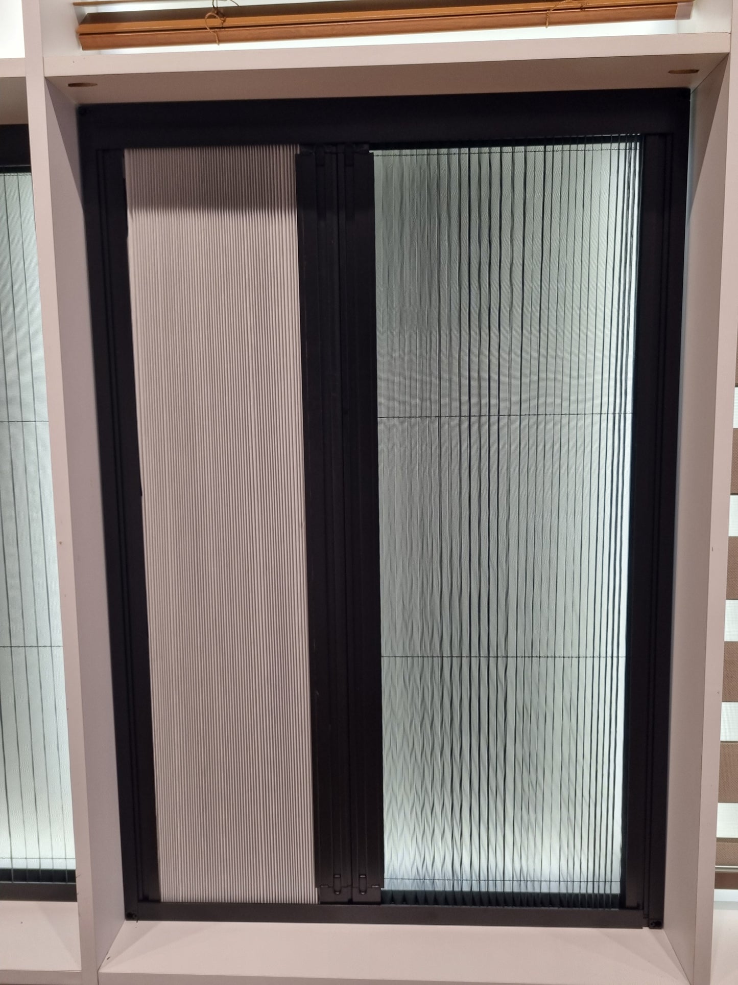 PLEATED SCREEN